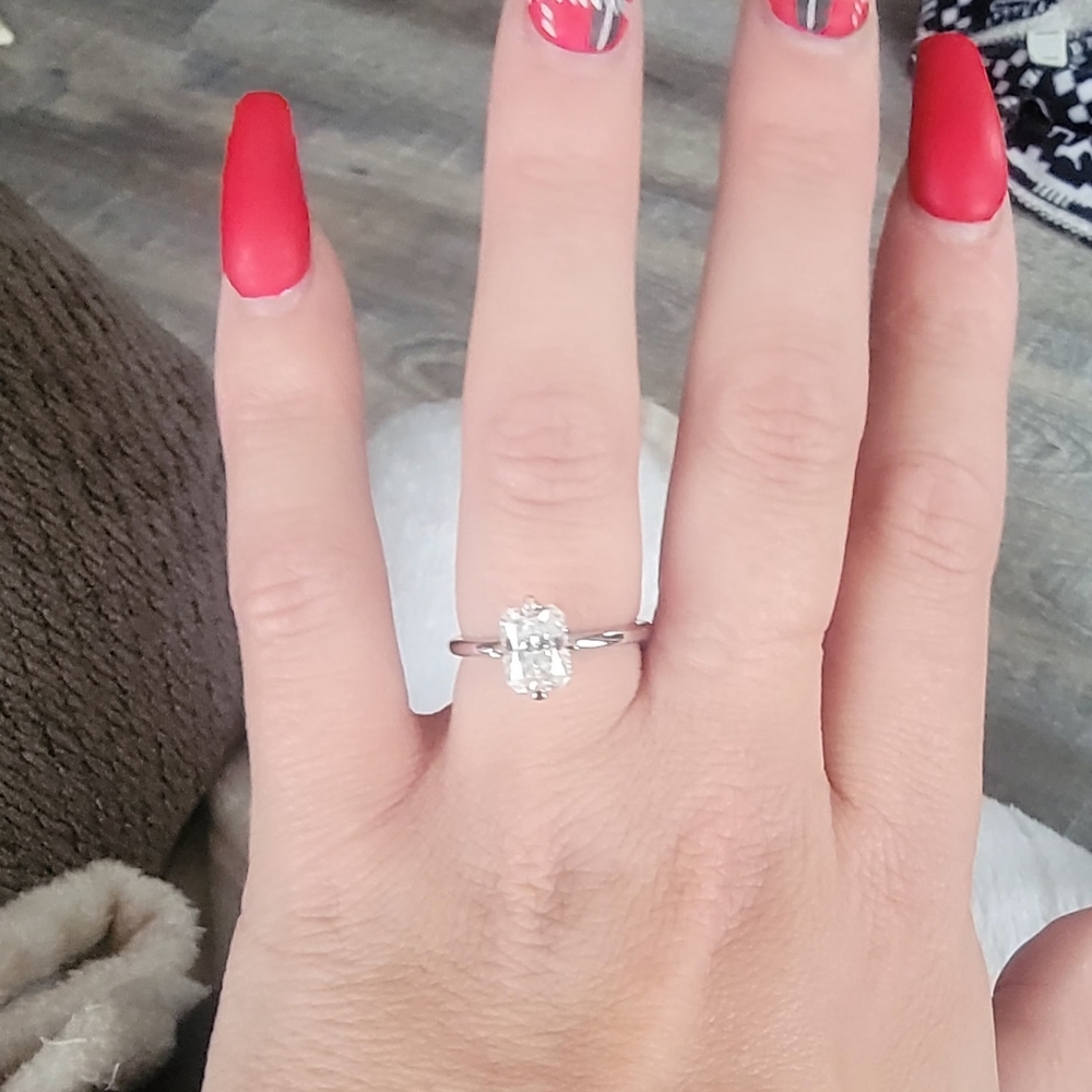 Size 7 moissanite ring 2ct white plated gold over 925 sterling silver